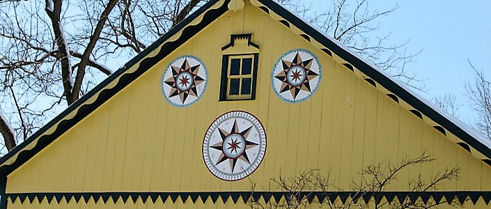 hex-signs-on-barn in Lancaster Pa